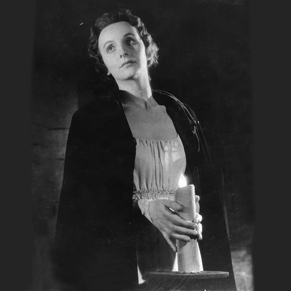 (Godela Orff as Bernauerin, first performance Stuttgart 1947)