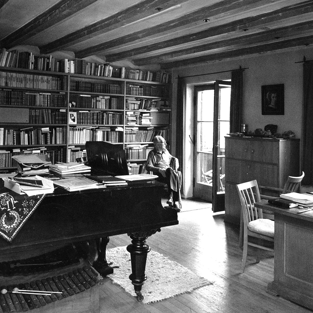 (Carl Orff dans son bureau à Dießen, 1980)